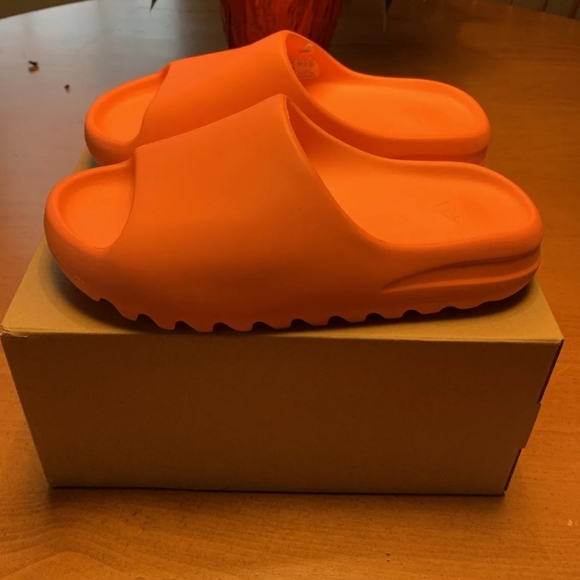 Sandals - Picture 3 of 5